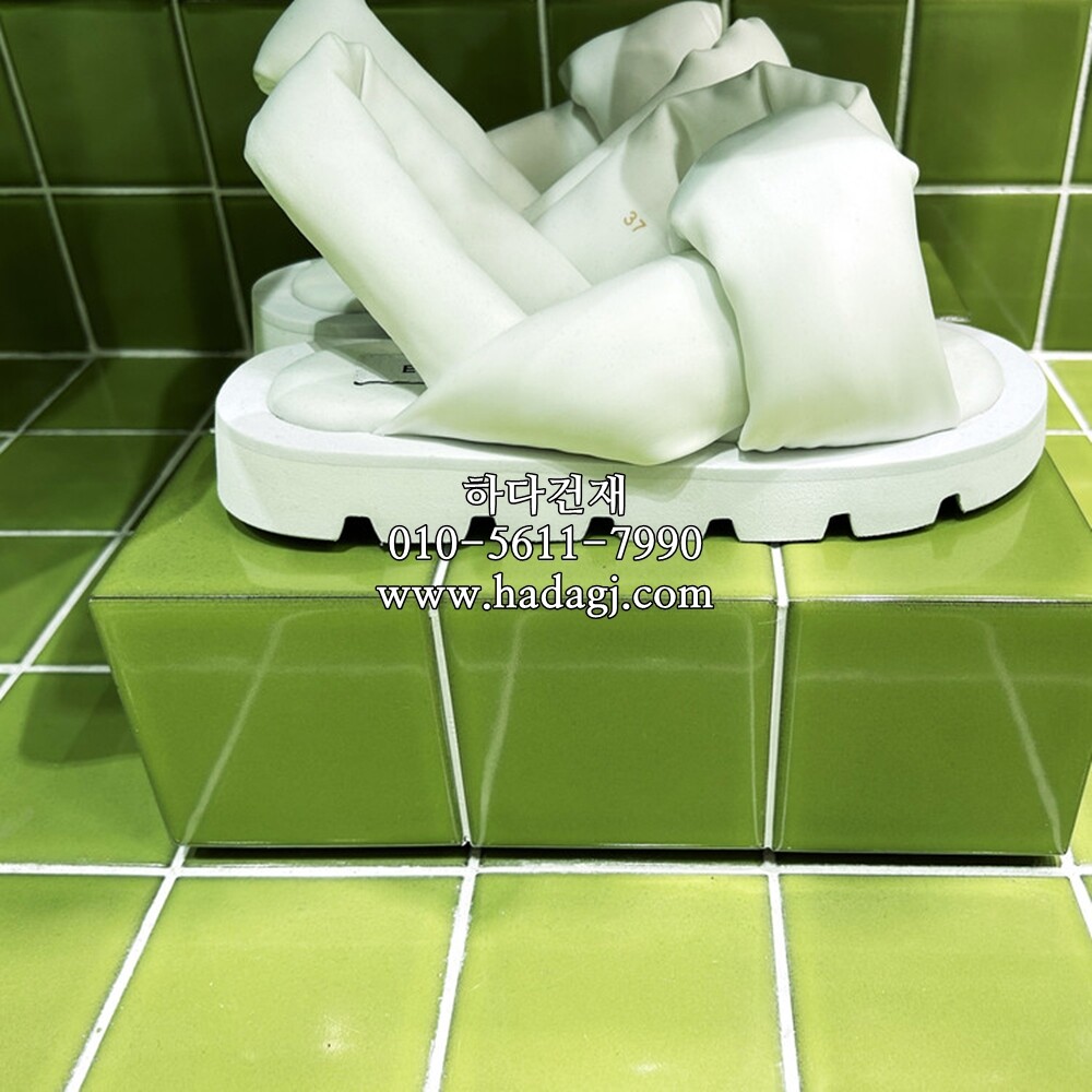 정각 모자이크타일 97x97x6T 키위 유광 / 하다건재