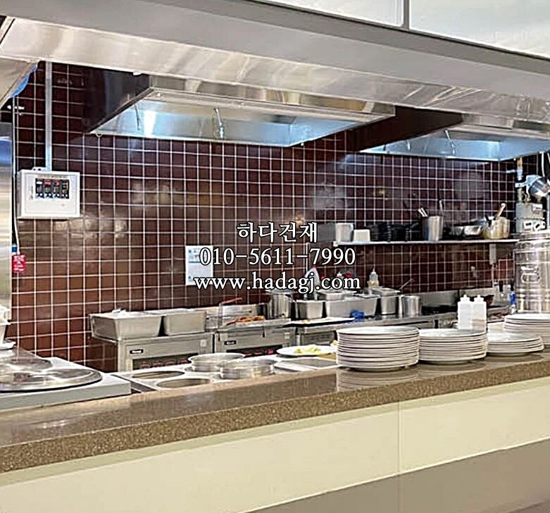 정각 모자이크타일 97x97x6T 브라운 유광 / 하다건재