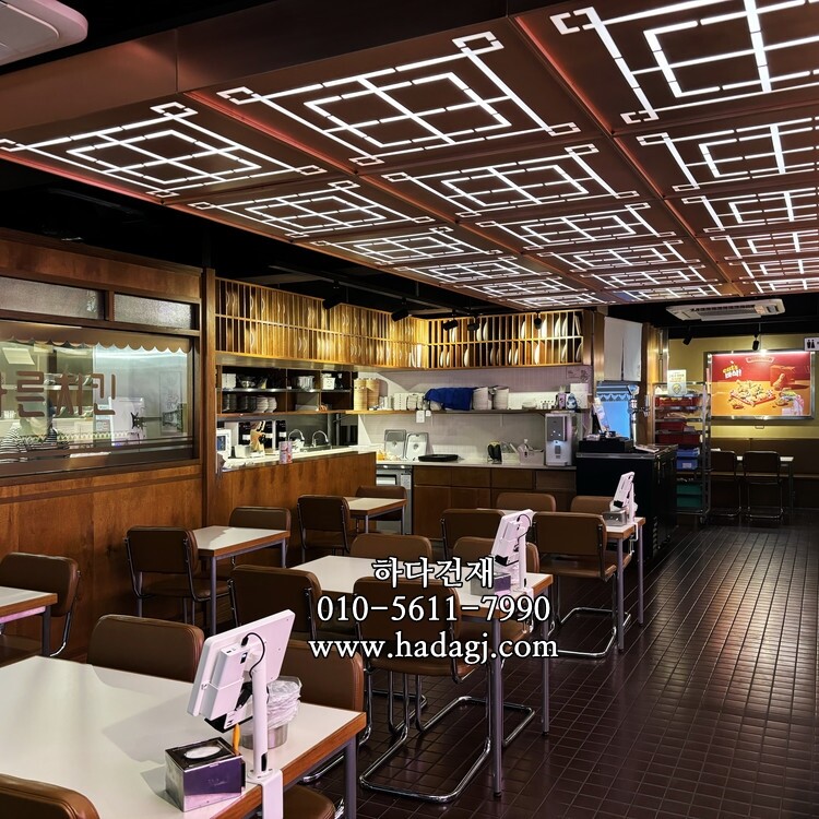 정각 모자이크타일 97x97x6T 브라운 무광 / 하다건재