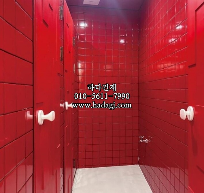 정각 모자이크타일 97x97x6T 레드 유광 / 하다건재