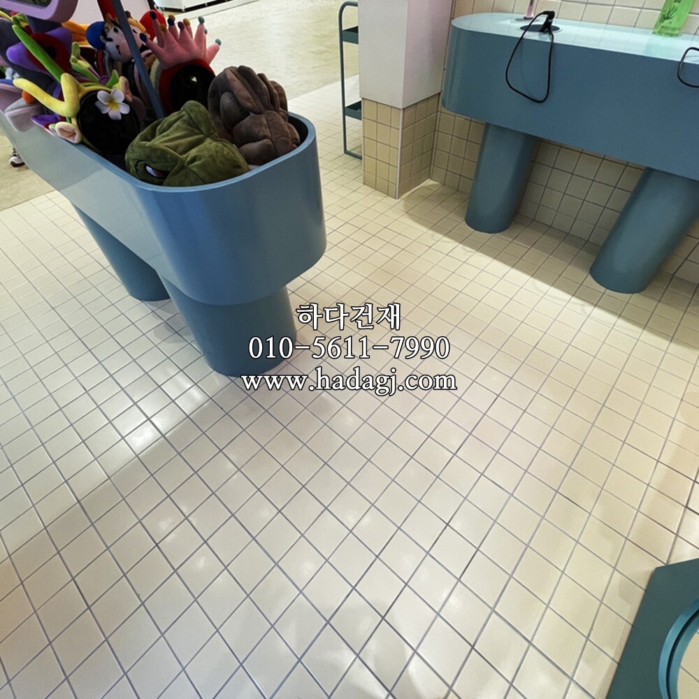 정각 모자이크타일 97x97x6T 아이보리 무광 / 하다건재