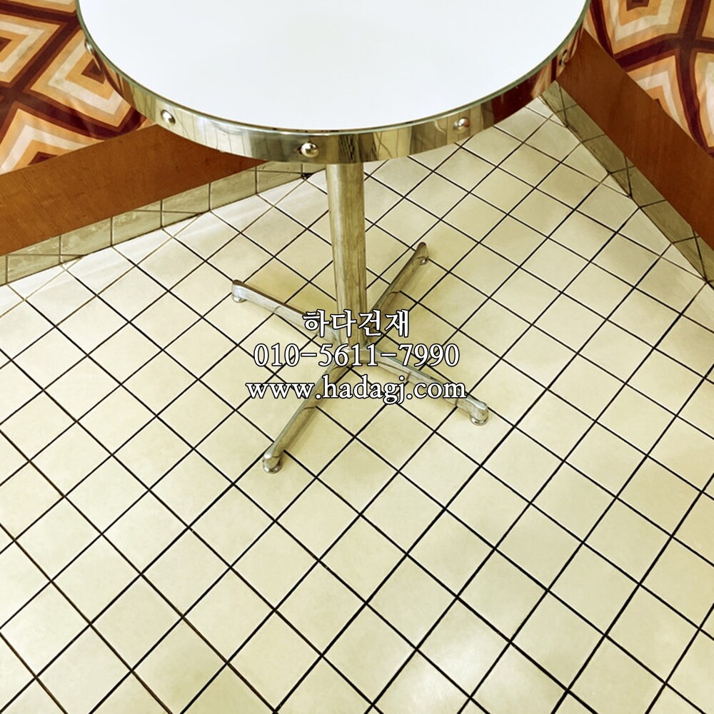 정각 모자이크타일 97x97x6T 아이보리 무광 / 하다건재