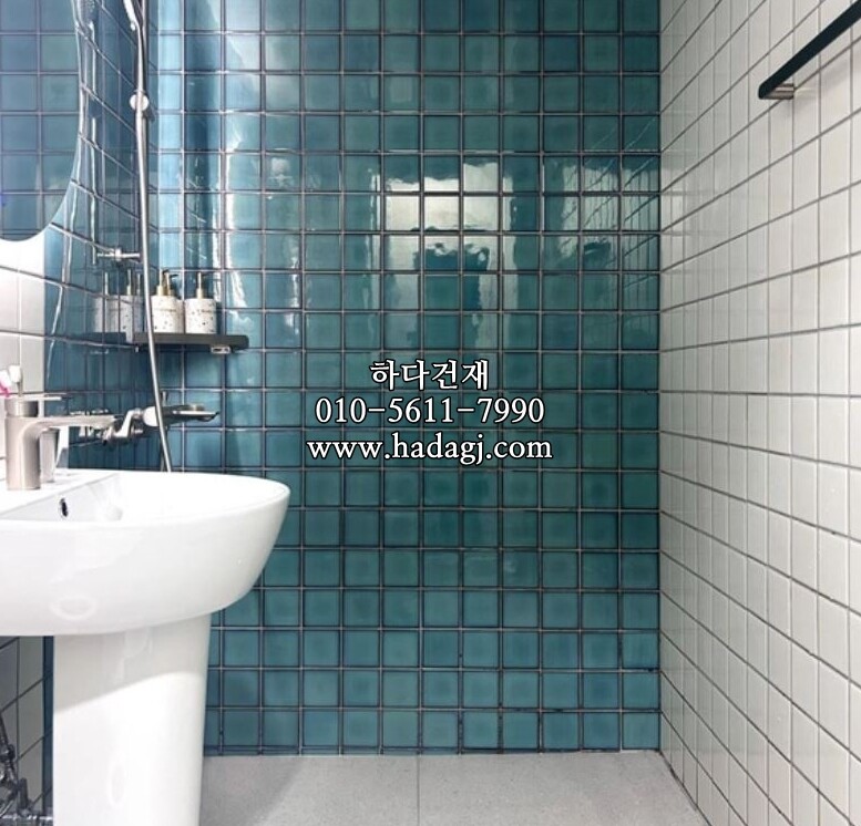 정각 모자이크타일 97x97x6T 밀크 유광 / 하다건재