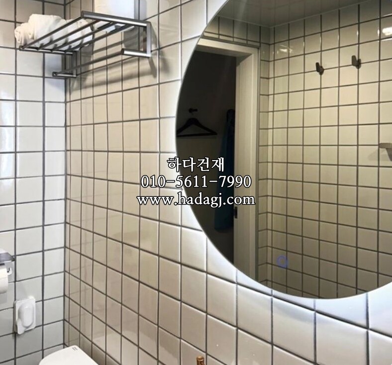 정각 모자이크타일 97x97x6T 밀크 유광 / 하다건재