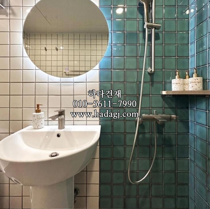 정각 모자이크타일 97x97x6T 밀크 유광 / 하다건재