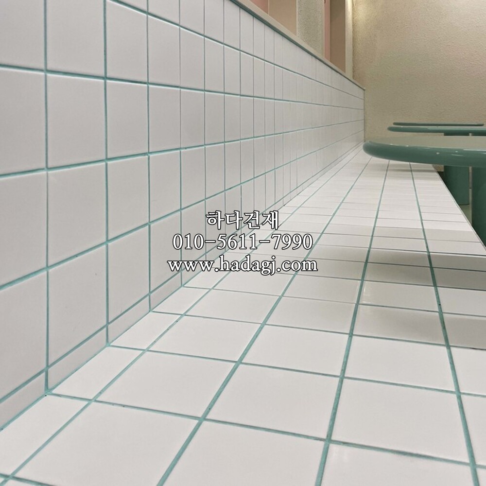 정각 모자이크타일 97x97x6T 화이트 무광 / 하다건재