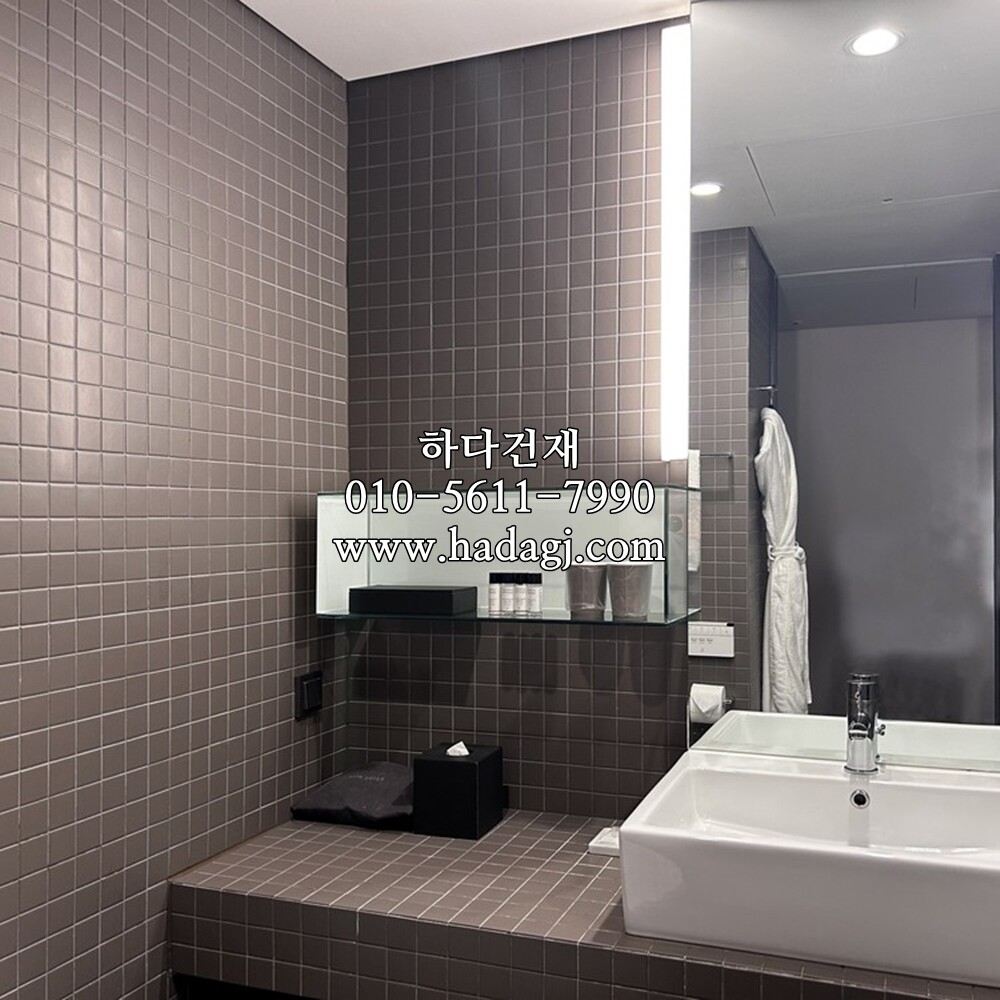 정각 모자이크타일 48x48x6T 라이트그레이 무광 / 하다건재