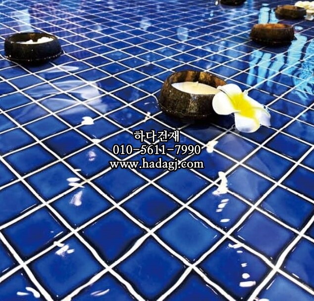 정각 모자이크타일 48x48x6T 로얄블루 유광 / 하다건재
