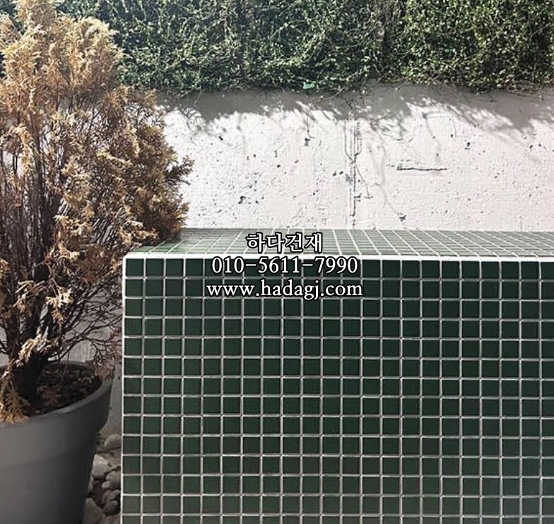 정각 모자이크타일 25x25x6T 그린 무광 / 하다건재