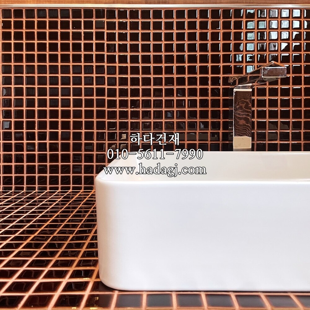 정각 모자이크타일 25x25x6T 초콜릿 유광 / 하다건재