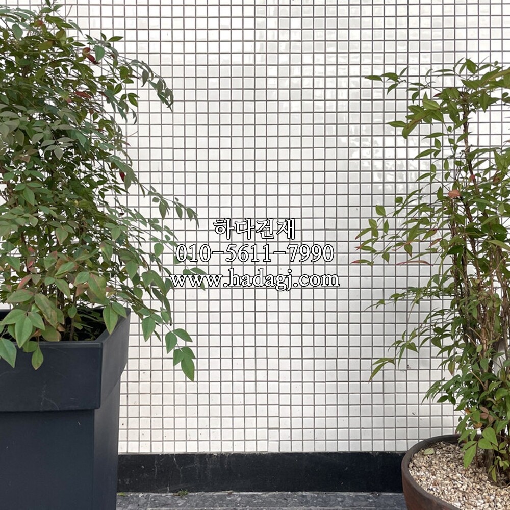 정각 모자이크타일 25x25x6T 화이트 유광 / 하다건재