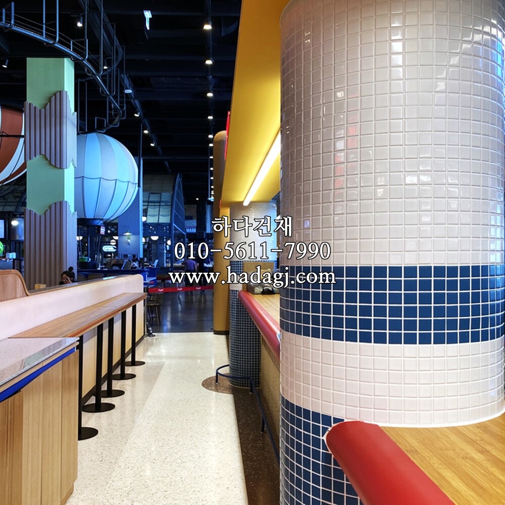 정각 모자이크타일 25x25x6T 화이트 유광 / 하다건재