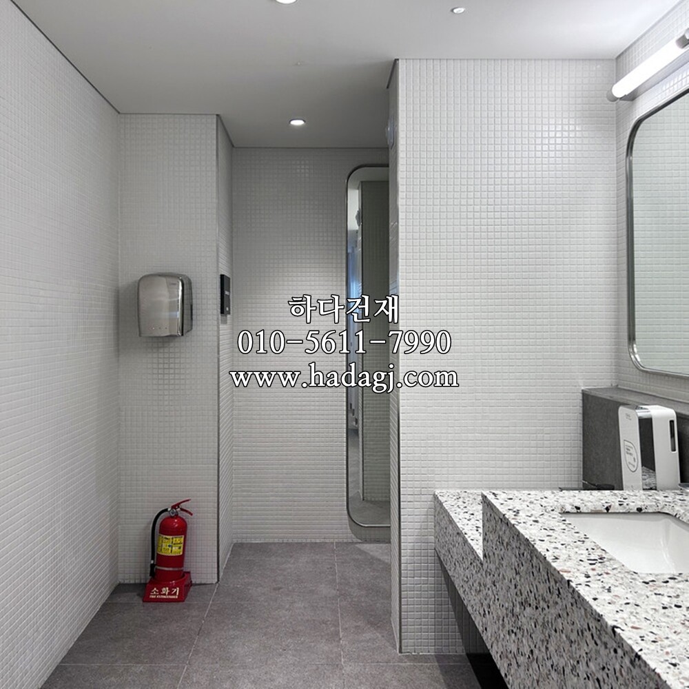 정각 모자이크타일 25x25x6T 화이트 무광 / 하다건재