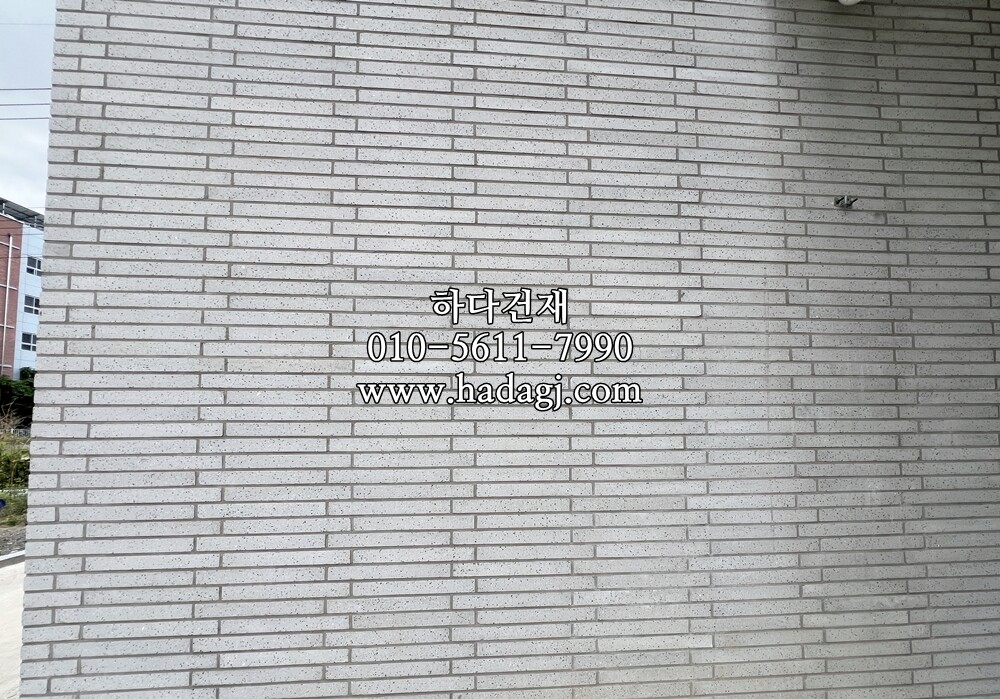 모노타일 롱브릭 490x53x17T 그레이 / 하다건재 와이드벽돌 시공사례