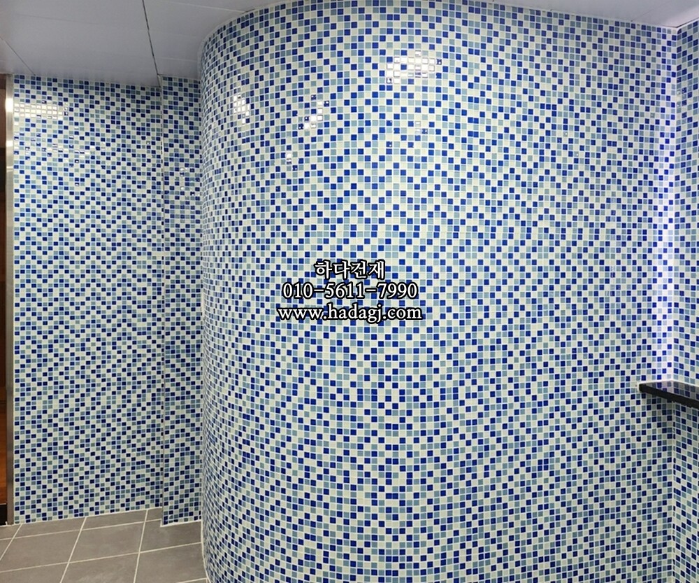 유리 모자이크타일 23x23x4T 블루믹스 유광 / 하다건재