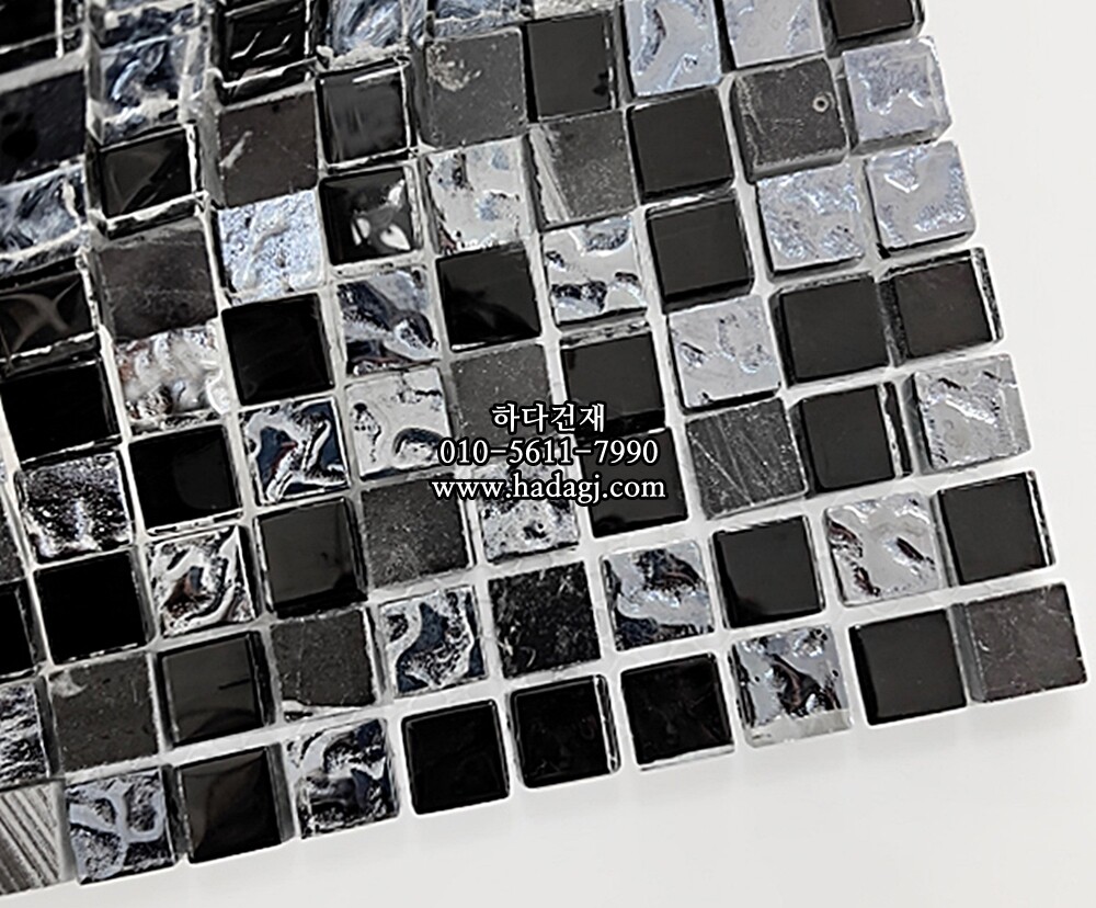 돌유리 모자이크타일 15x15x4T 블랙믹스 유광 / 하다건재