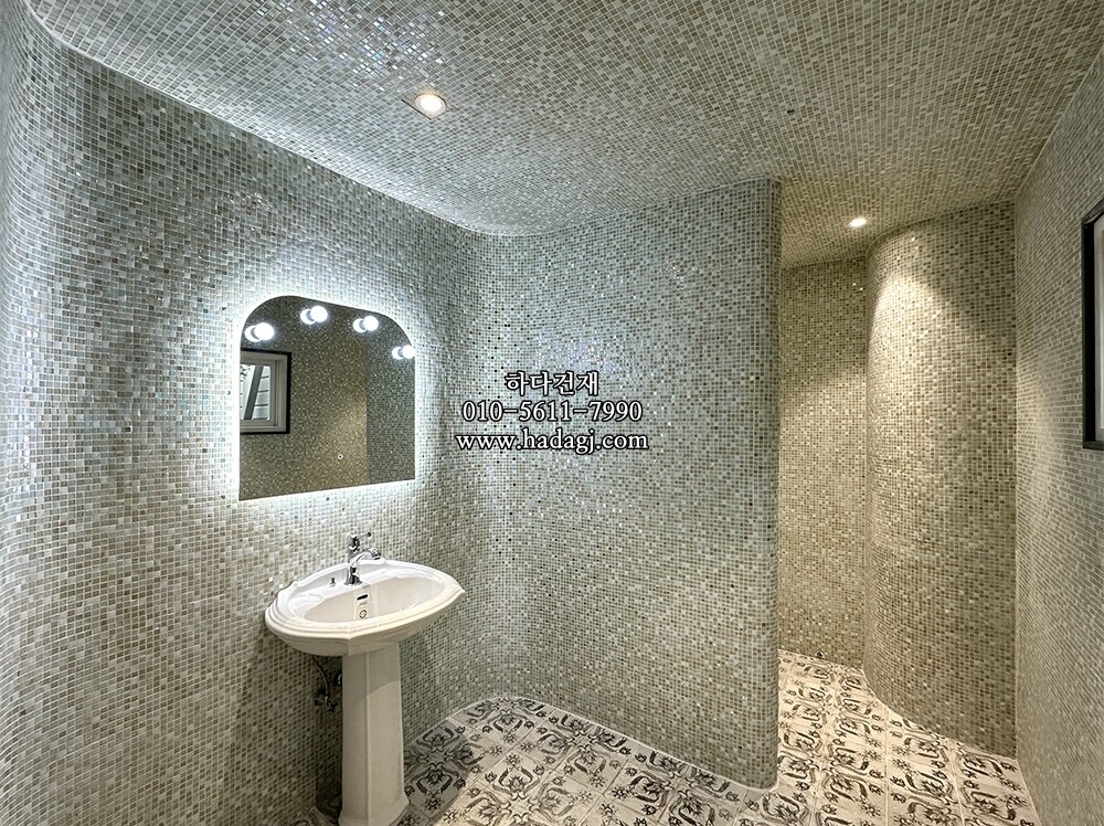 유리 모자이크타일 15x15x4T 아이보리믹스 유광 / 하다건재