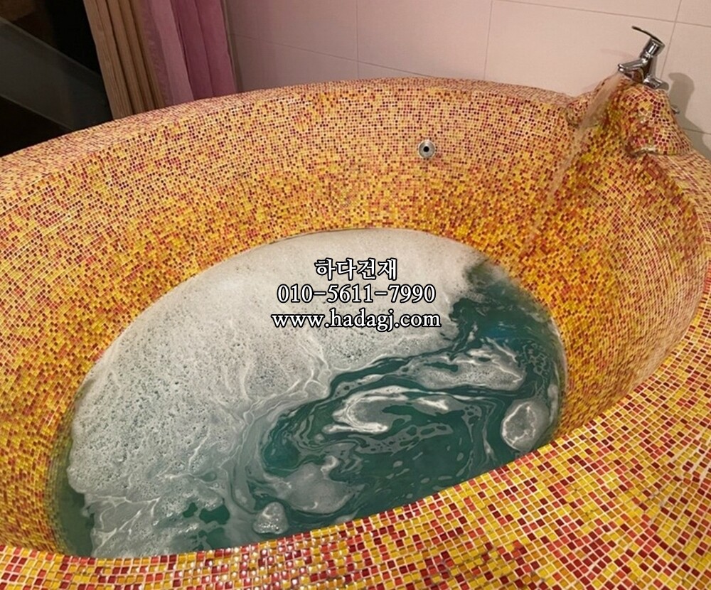 유리 모자이크타일 10x10x3T 레드 옐로우 유광 / 하다건재