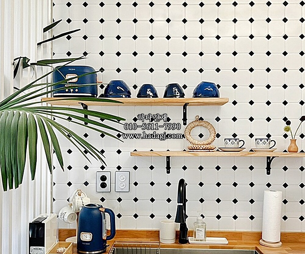 팔각 모자이크타일 95x95x6T 화이트 블랙 유광 자기질타일 / 하다건재