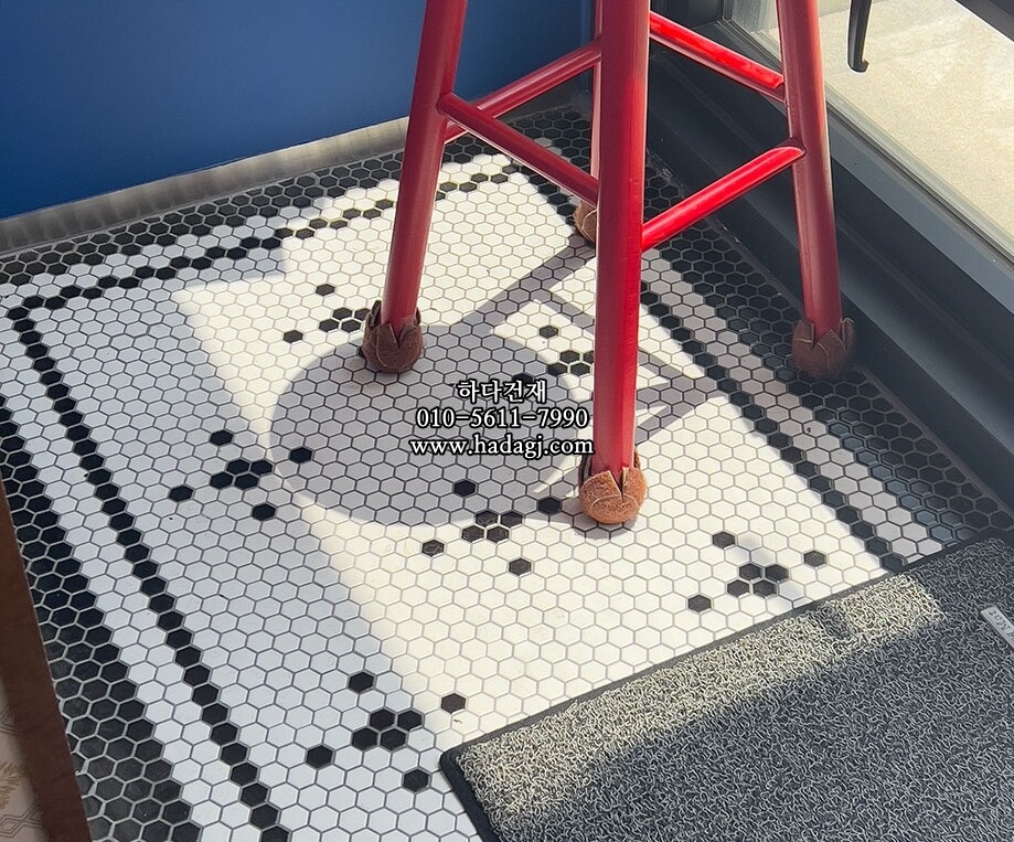 육각 모자이크타일 23x26x5T 화이트 무광 헥사곤 자기질타일 / 하다건재
