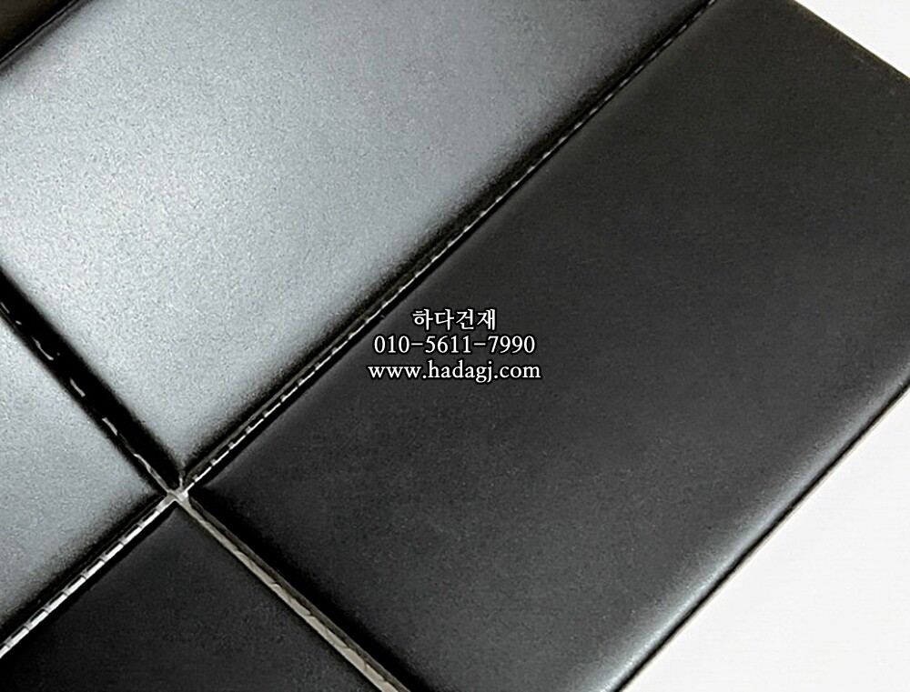 직사각 모자이크타일 68x136x7T 블랙 무광 자기질타일 / 하다건재