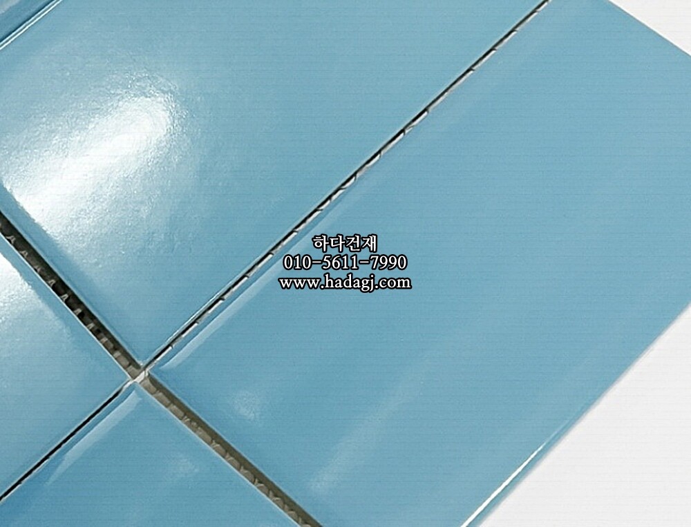 직사각 모자이크타일 68x136x7T 아쿠아 유광 자기질타일 / 하다건재