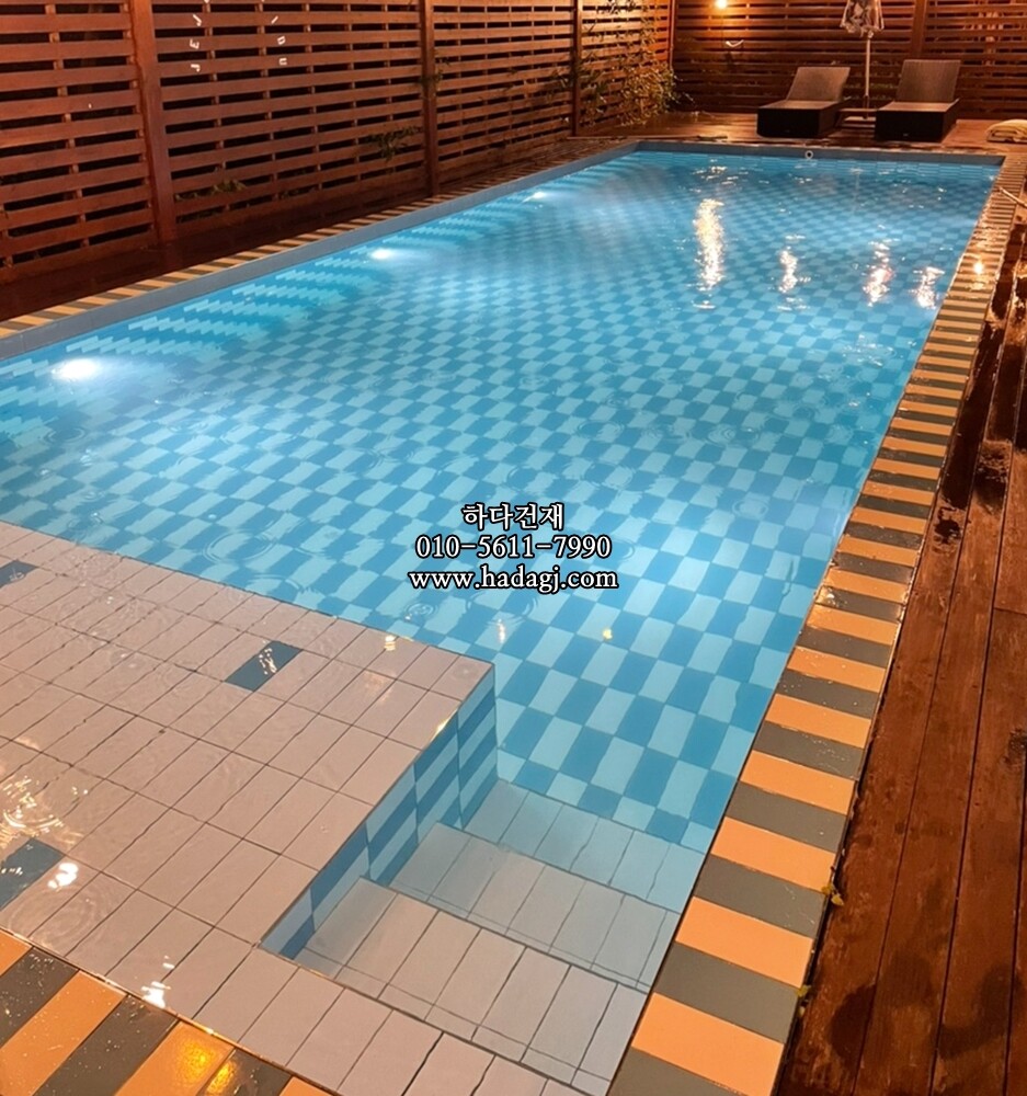 직사각 모자이크타일 68x136x7T 아쿠아 유광 자기질타일 / 하다건재