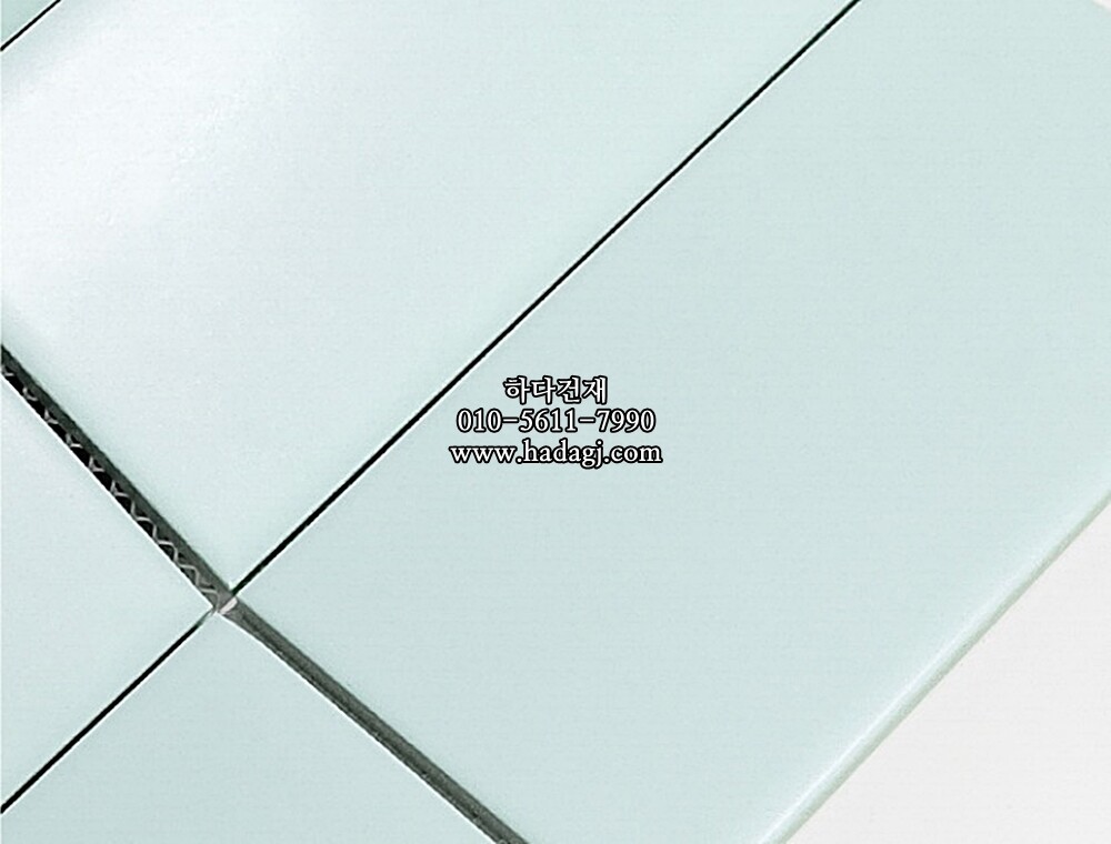 직사각 모자이크타일 68x136x7T 스카이블루 무광 자기질타일 / 하다건재