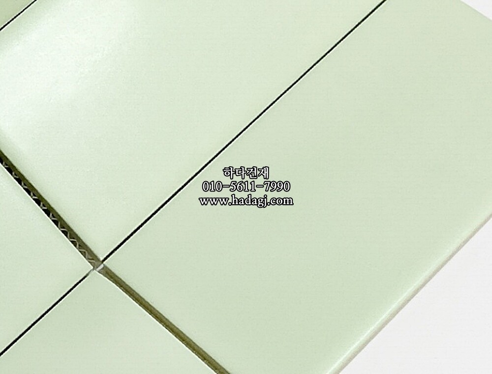 직사각 모자이크타일 68x136x7T 민트 무광 자기질타일 / 하다건재