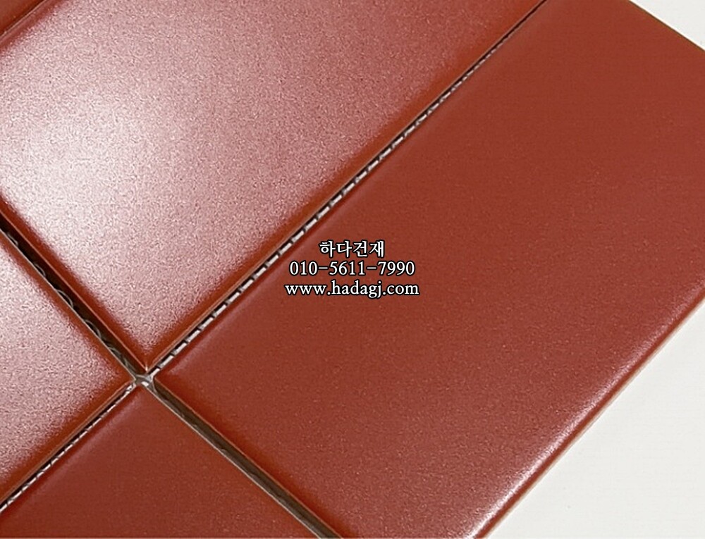 직사각 모자이크타일 68x136x7T 버건디 무광 자기질타일 / 하다건재