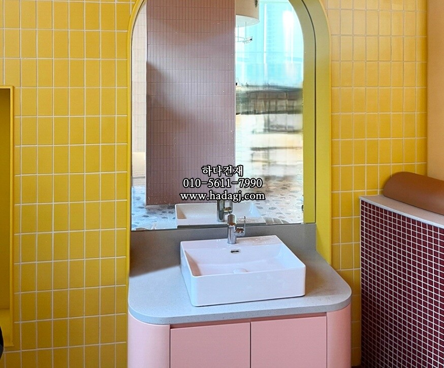 직사각 모자이크타일 68x136x7T 옐로우 무광 자기질타일 / 하다건재