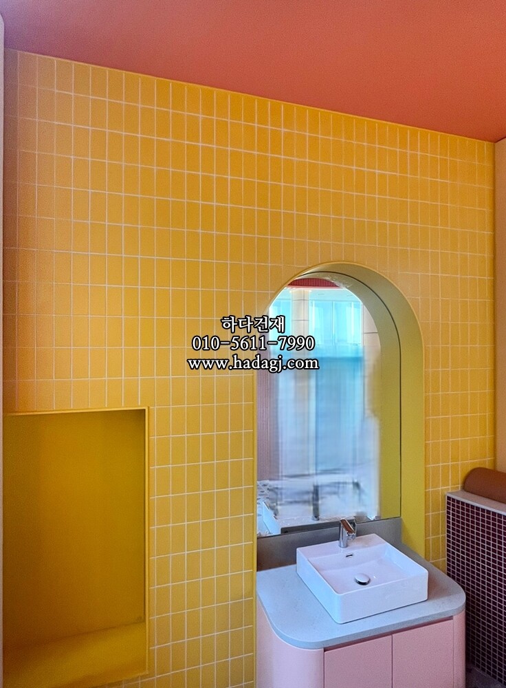 직사각 모자이크타일 68x136x7T 옐로우 무광 자기질타일 / 하다건재