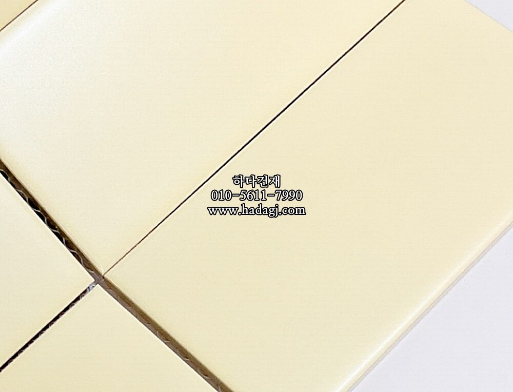 직사각 모자이크타일 68x136x7T 아이보리 무광 자기질타일 / 하다건재