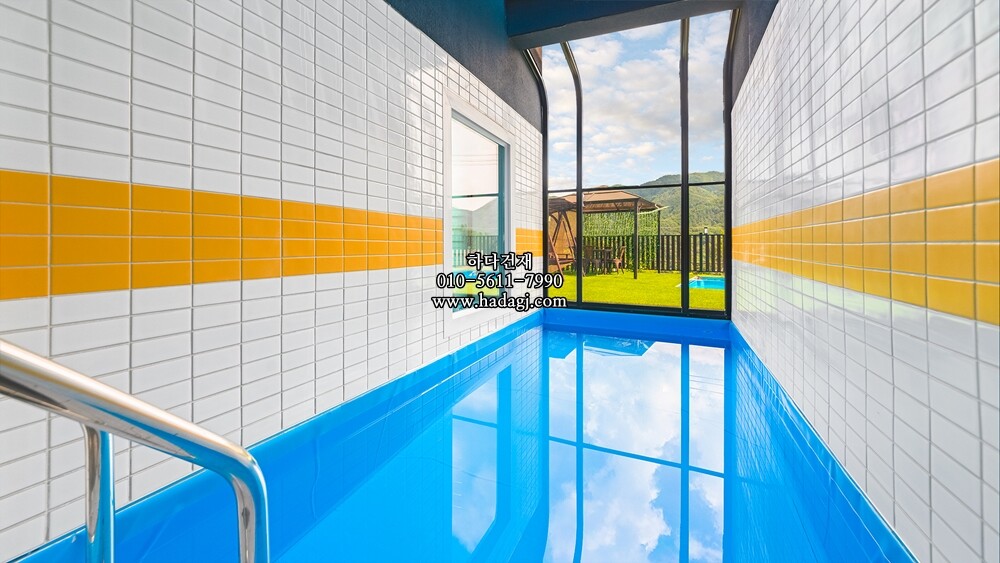 직사각 모자이크타일 68x136x7T 화이트 유광 자기질타일 / 하다건재