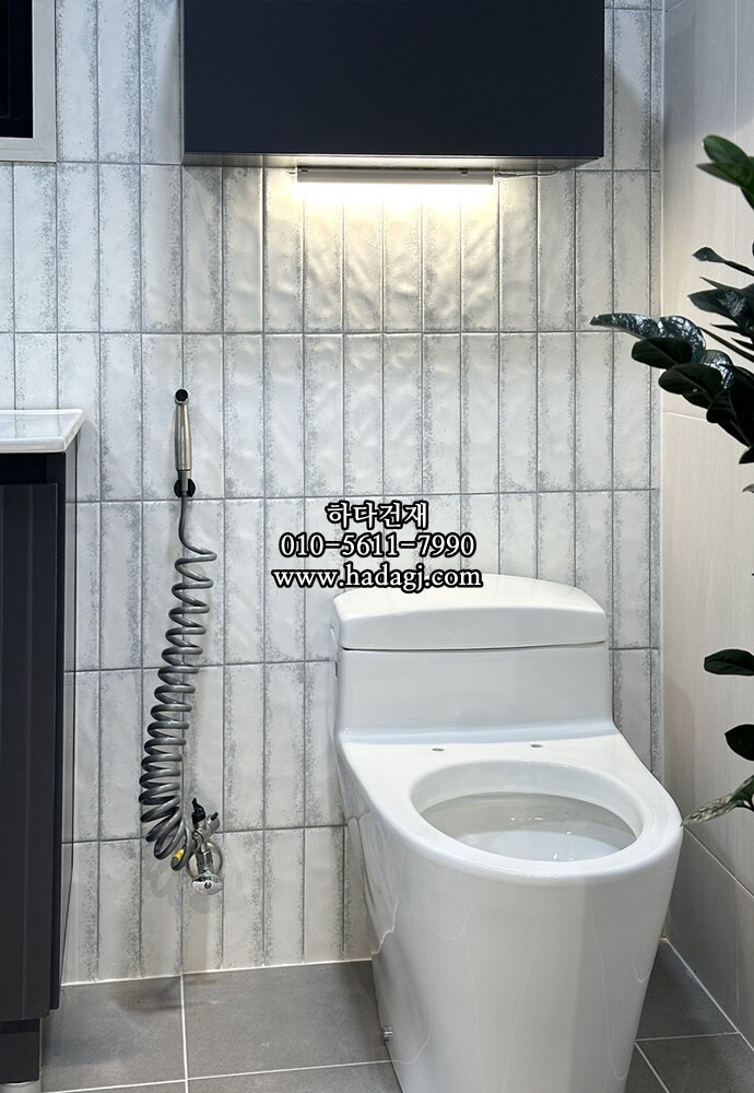 자기질타일 60x240x7.5T 빈티지화이트 유광 세라믹타일 / 하다건재