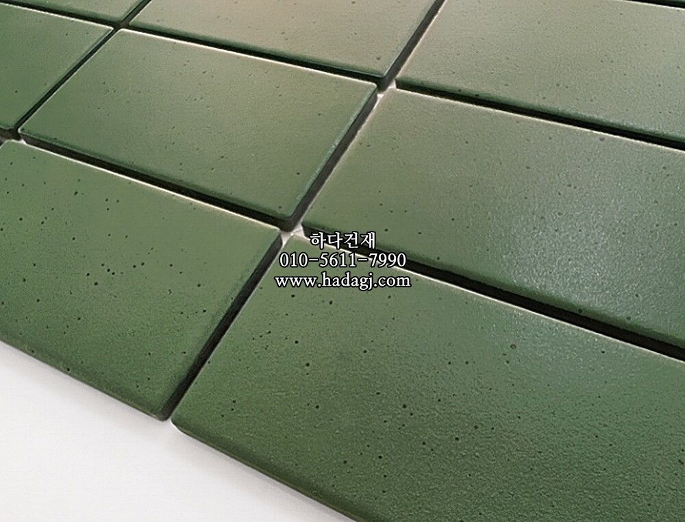 직사각 모자이크타일 60x108x7T 그린 무광 자기질타일 / 하다건재