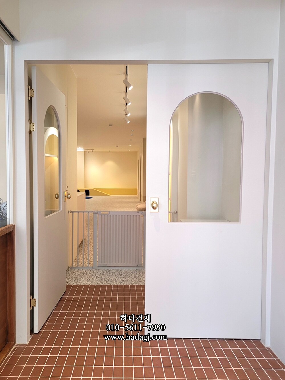 직사각 모자이크타일 60x108x7T 커피브라운 무광 자기질타일 / 하다건재