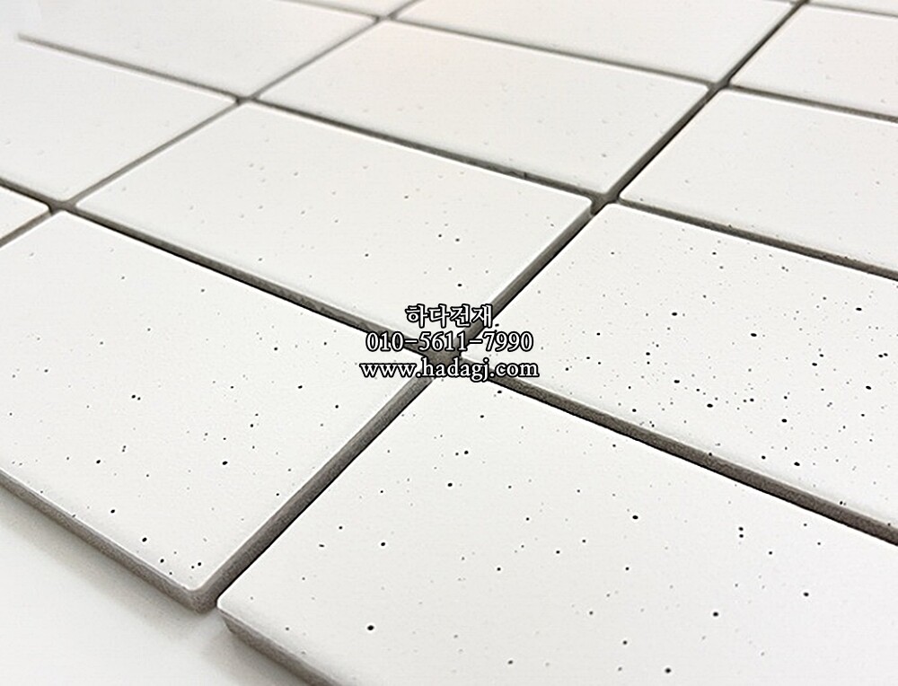 직사각 모자이크타일 60x108x7T 쿠키화이트 무광 자기질타일 / 하다건재