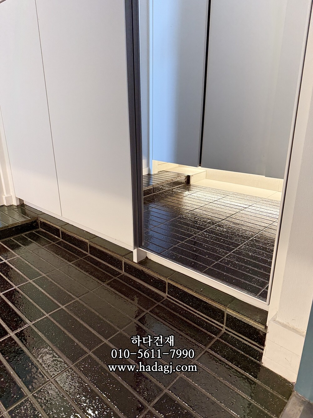 직사각 모자이크타일 47x203x10T 모카버건디 유광 자기질타일 HATSU / 하다건재