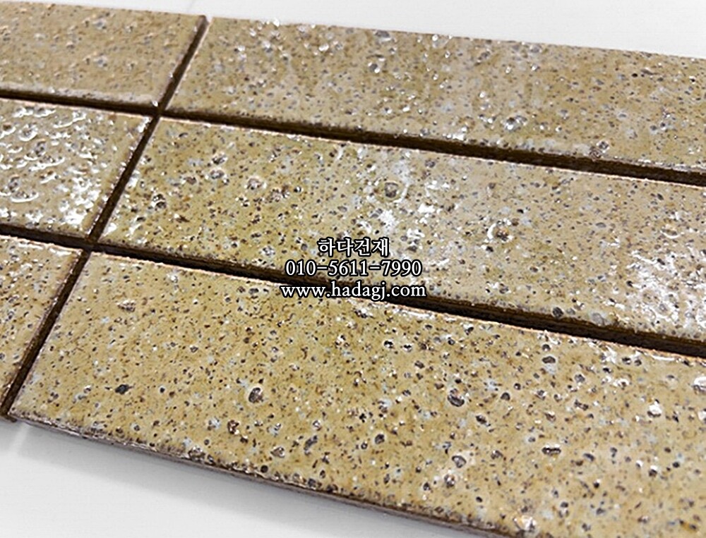 직사각 모자이크타일 47x203x10T 위트베이지 유광 자기질타일 HATSU / 하다건재