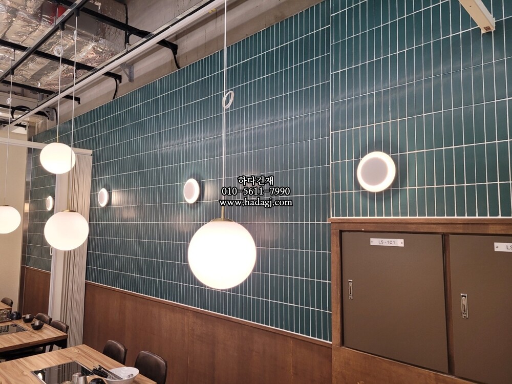 직사각 모자이크타일 45x195x7T 그린 무광 자기질타일 / 하다건재