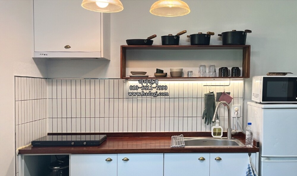 직사각 모자이크타일 45x195x7T 화이트 무광 자기질타일 / 하다건재