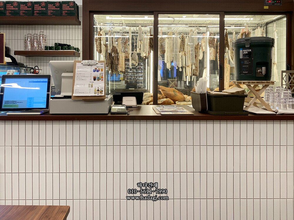 직사각 모자이크타일 45x195x7T 화이트 무광 자기질타일 / 하다건재