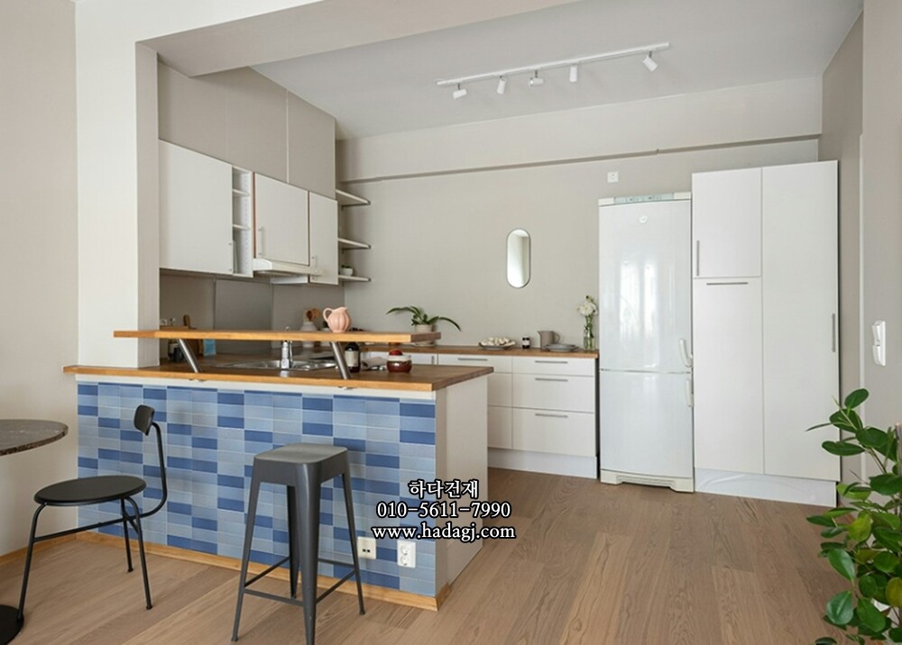 직사각 모자이크타일 45x145x7T 슈팅스타 블루 무광 자기질타일 / 하다건재