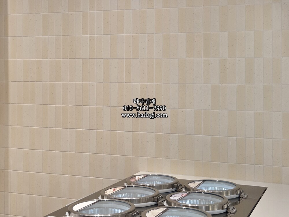 직사각 모자이크타일 45x145x7T 바닐라 아이보리 무광 자기질타일 / 하다건재