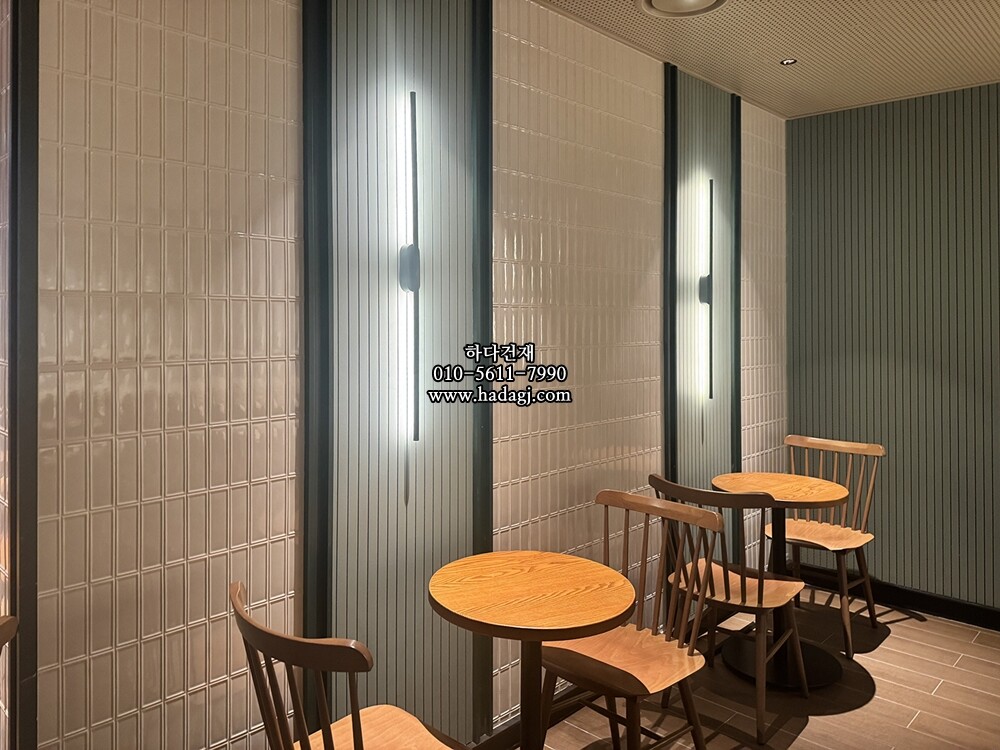 직사각 모자이크타일 45x145x7T 베이지 유광 자기질타일 BO145 / 하다건재