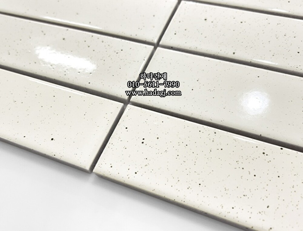직사각 모자이크타일 45x145x7T 밀크쉐이크 화이트 유광 자기질타일 / 하다건재