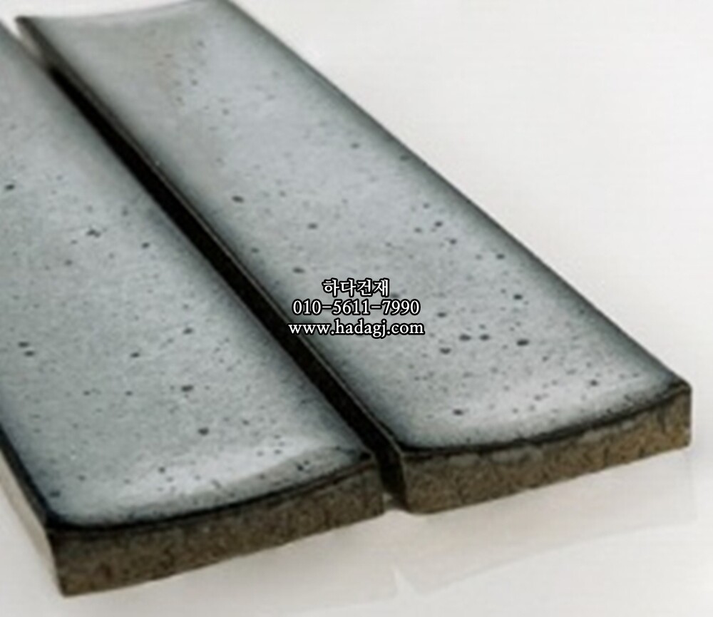 직사각 모자이크타일 32x145x8T 포그 그레이 유광 자기질타일 FOG / 하다건재
