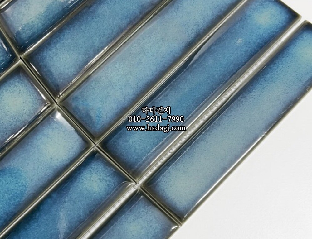 직사각 모자이크타일 32x145x7T 아쿠아블루 유광 자기질타일 / 하다건재