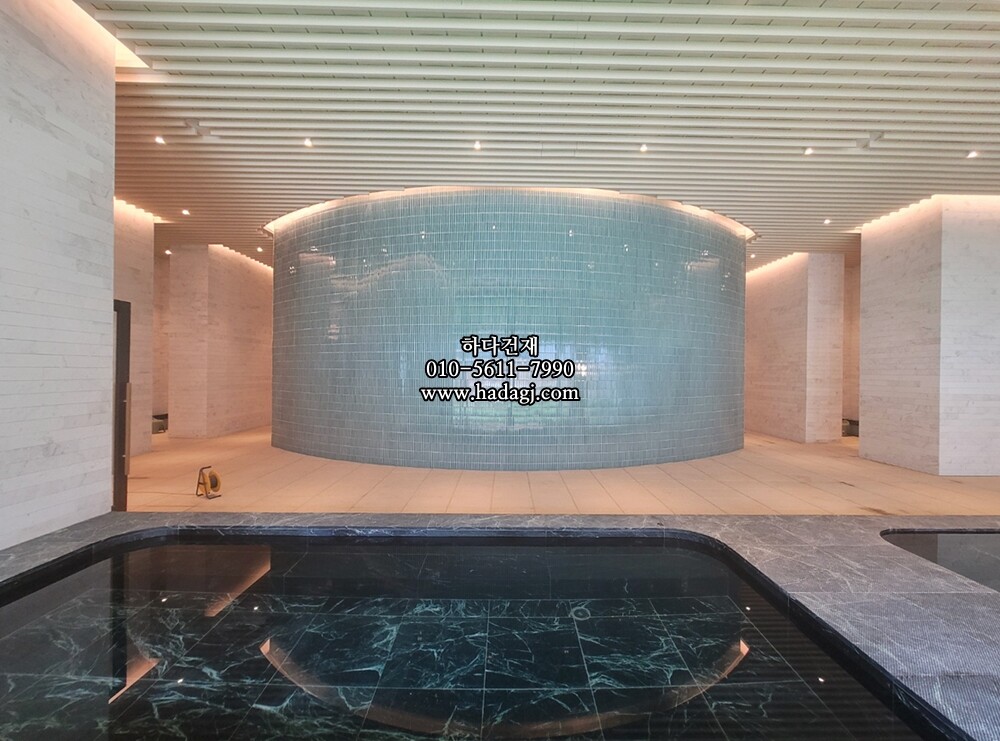 직사각 모자이크타일 32x145x7T 오팔 그린 유광 자기질타일 / 하다건재